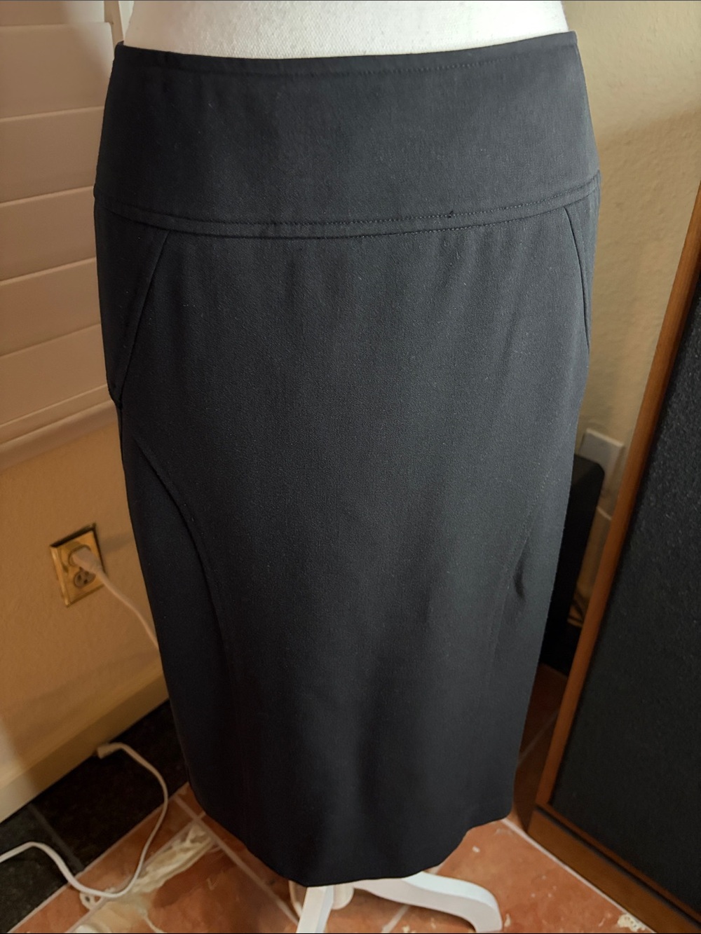 🖤🌺Tribal Black Polyester/Rayon Pencil Skirt  W/Kick Pleat & Fully Lined Size 10